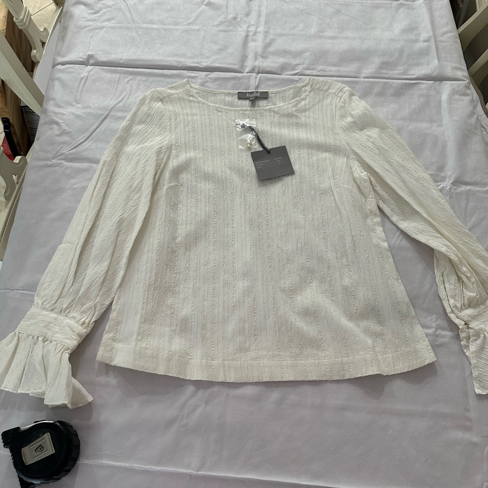 Marled Cream Blouse with Ruffled Sleeves